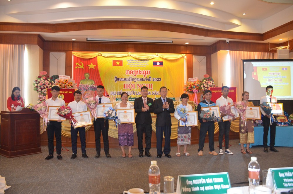 hình ảnh cao su việt lào